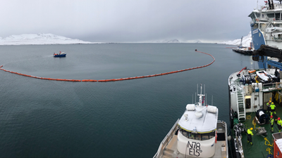 Lenser og fartøyer utenfor Barentsburg, Svalbard