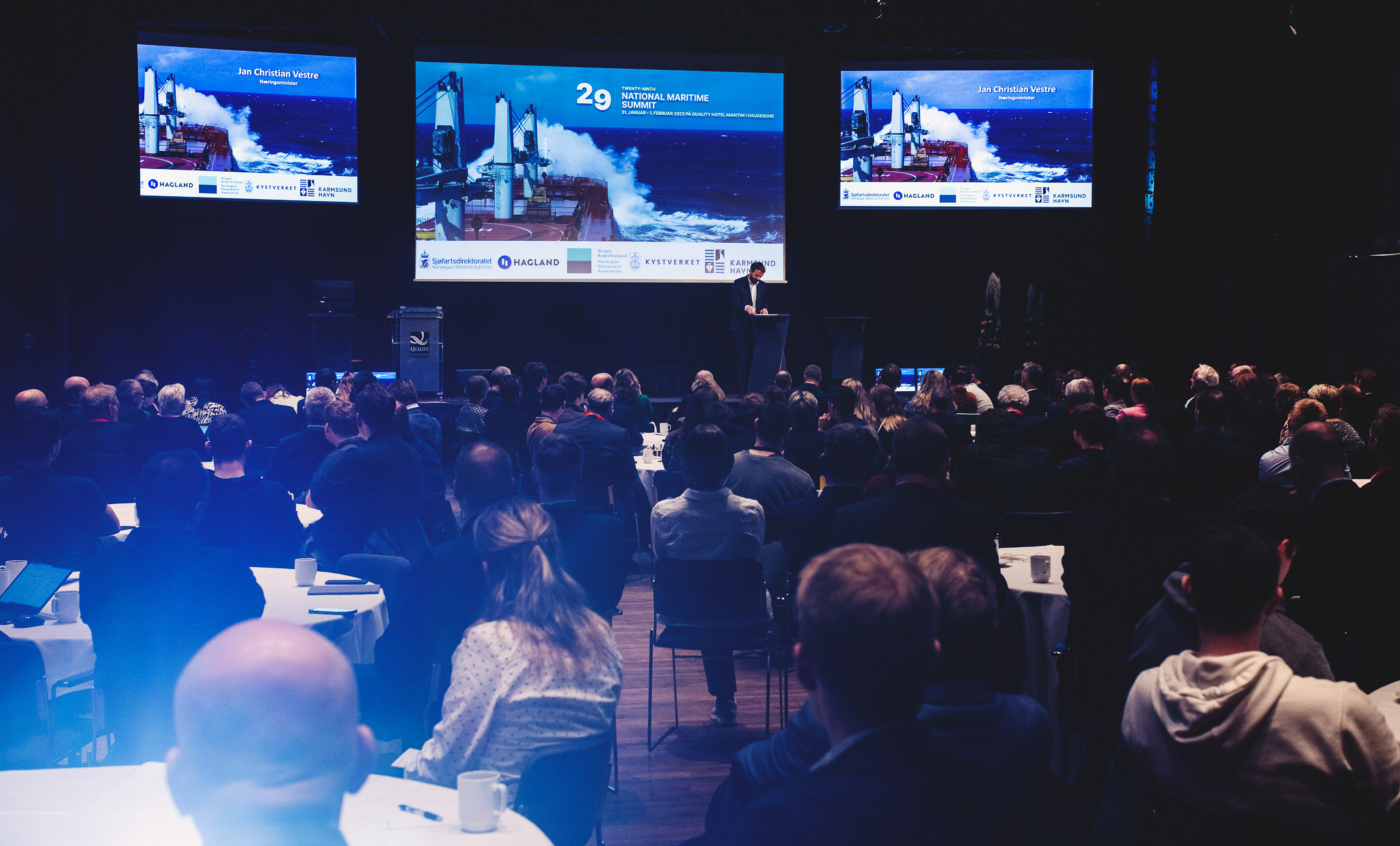 Viser over hundre deltakere i salen under Haugesundkonferansen 2023