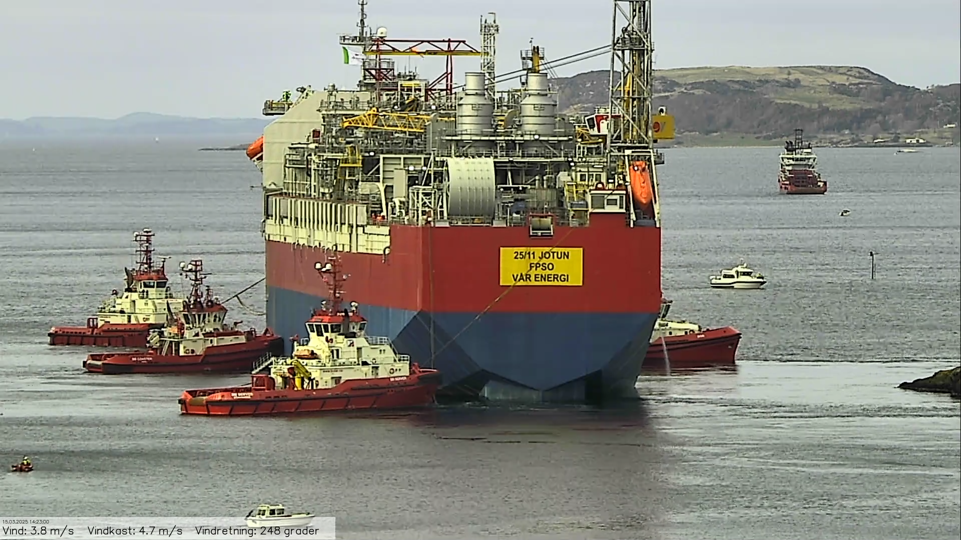 Bilde fra slepeoperasjonen tatt av Kvitsøy trafikksentrals trafikk-kamera