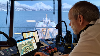 Pilot Karl Helge Haagensen during pilotage when new digital tools were tested in Tjeldsundet. Photo: Svein Skjæveland, ECC.