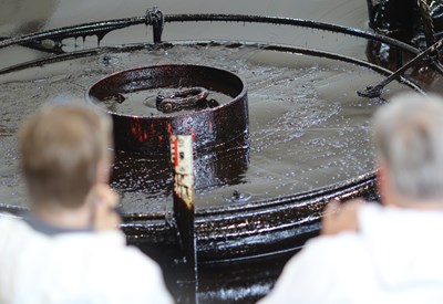 Testing av oljevernutstyr i Kystverkets testhall i Horten
