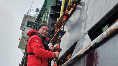 Los klatrer i leider