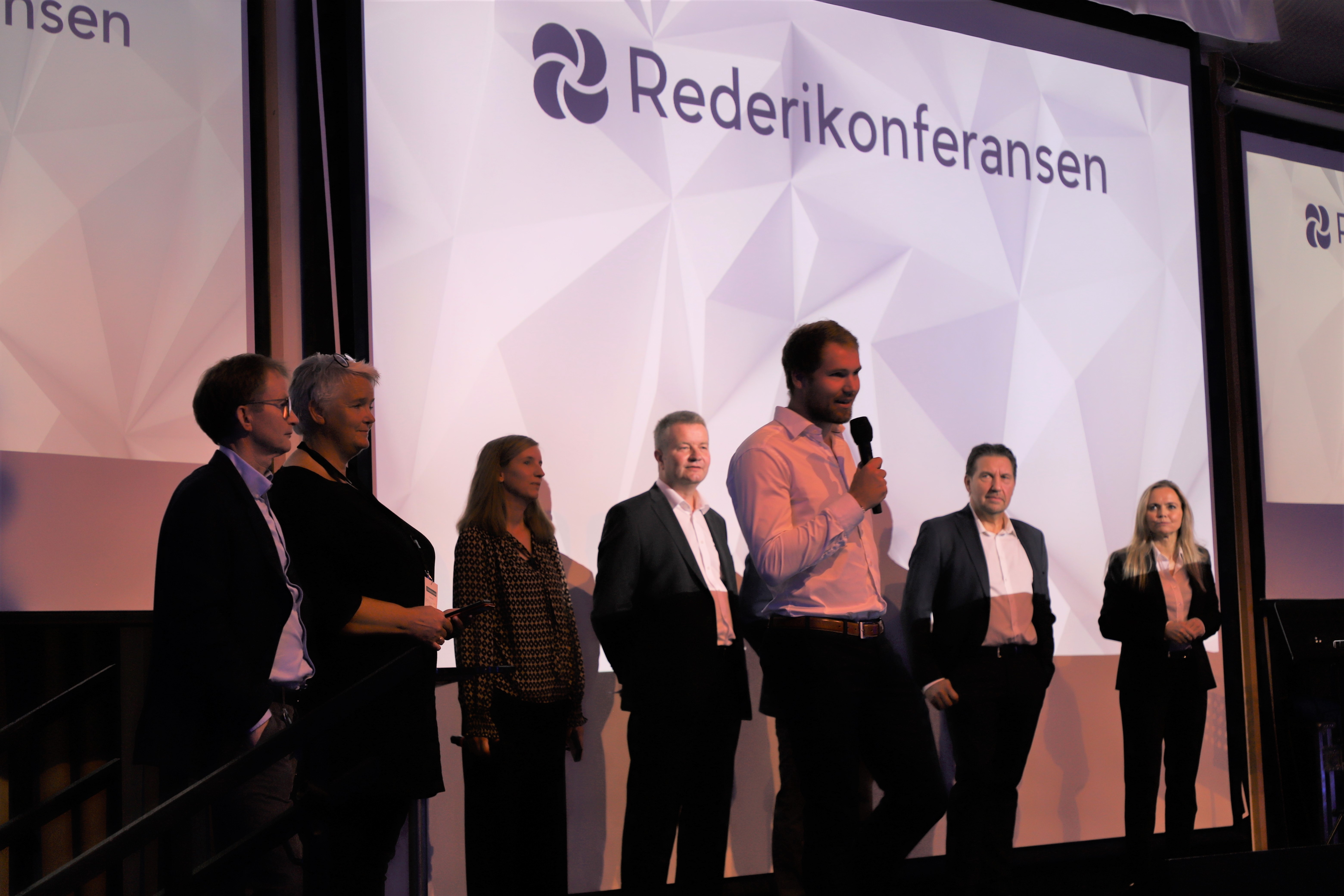 Representanter fra alle arrangører under åpningen av konferansen onsdag 22. september