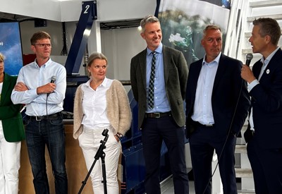 Paneldebatt på fartøyet Fjorgyn under Arendalsuka. Foto: Lill Haugen / Kystverket