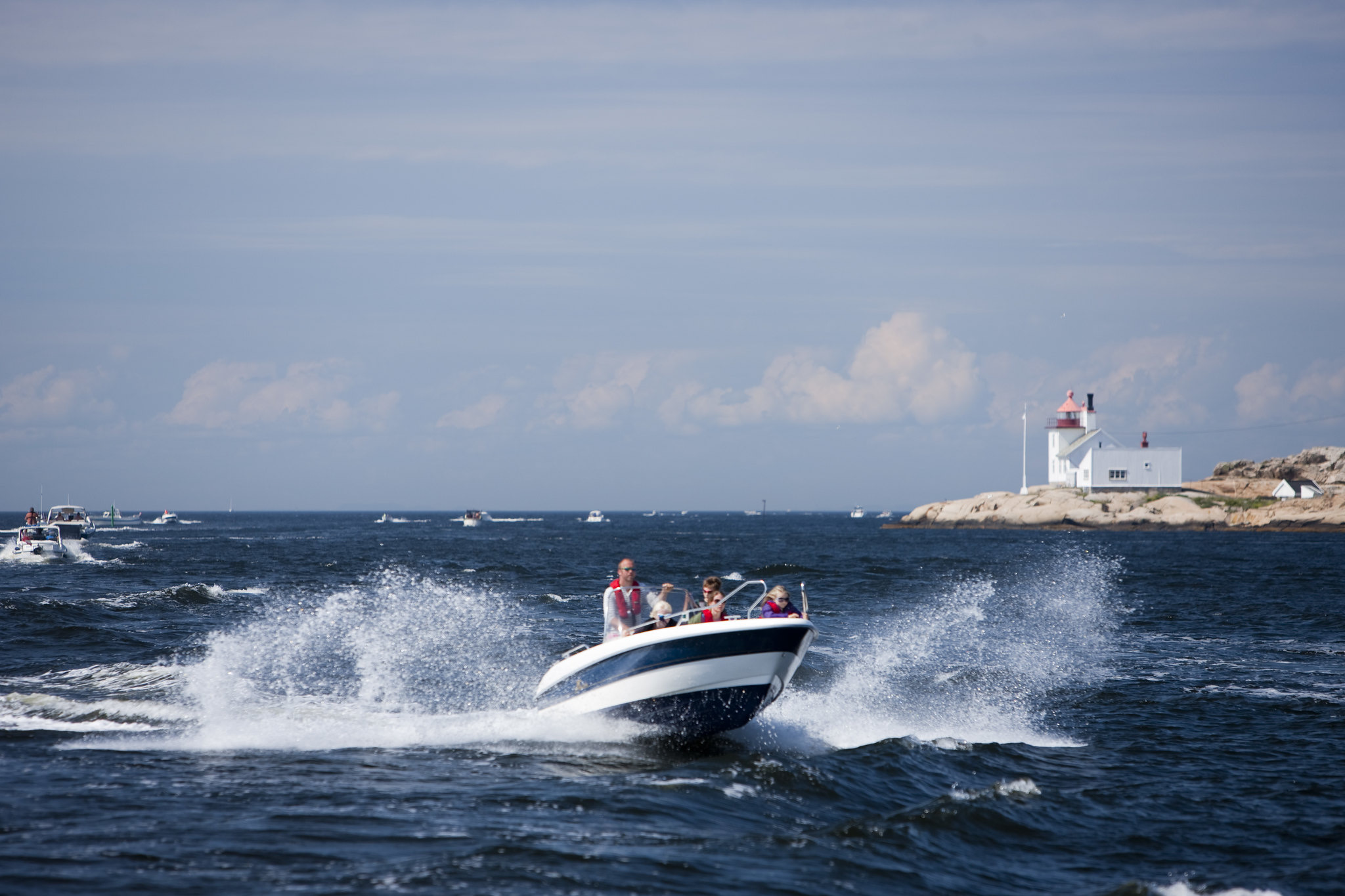 Fritidsbåt til sjøs