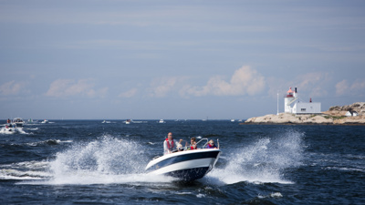 Fritidsbåt til sjøs