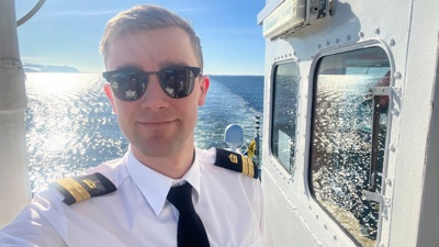 Bilde av Sindre Holberg som er ute på losoppdrag.