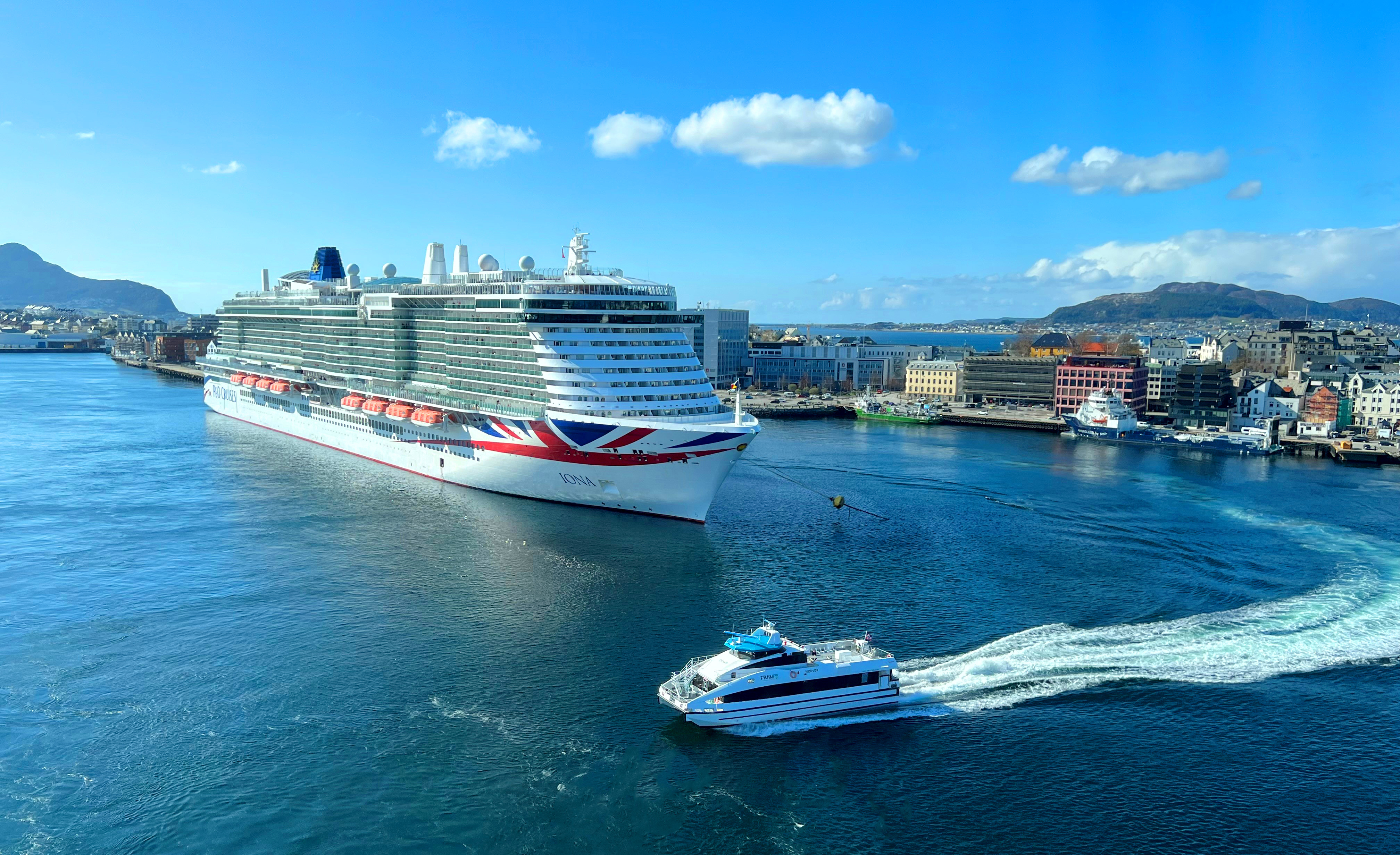 Bilde av cruiseskip i Ålesund