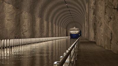 Tunnel med båt