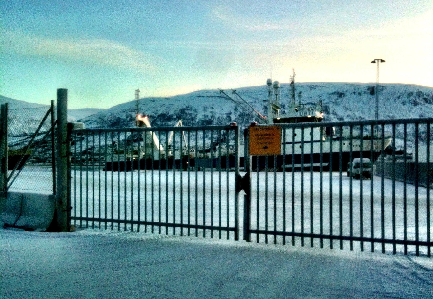 Illustrasjonsfoto av en havn og havnegjerder